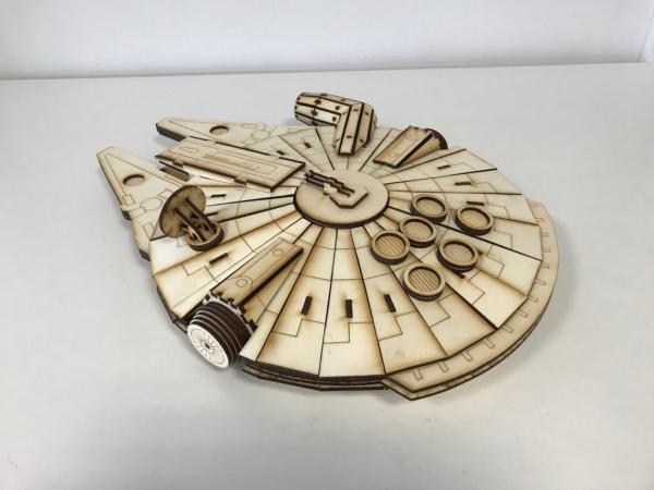 StarWars Millennium Falcon  rechts